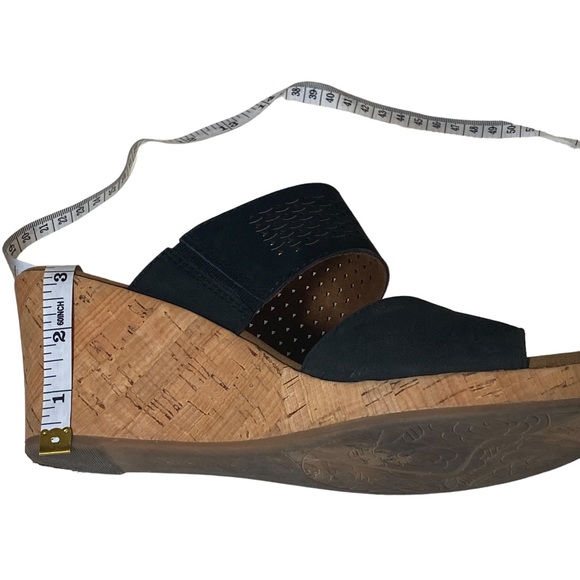 ROCKPORT Wedges Ladies size 10US Black and Tan. Extremely good condition - Picture 5 of 13